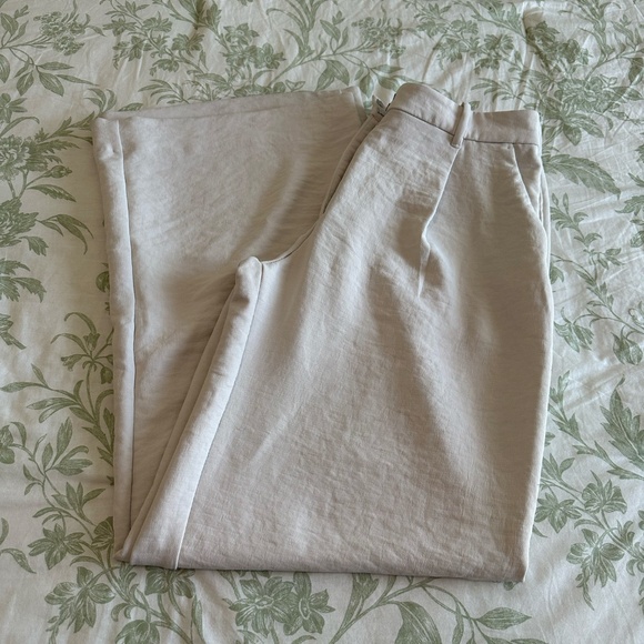 Curve Love A&F Sloane Tailored Wide Leg Pant | Light Taupe - Picture 4 of 5